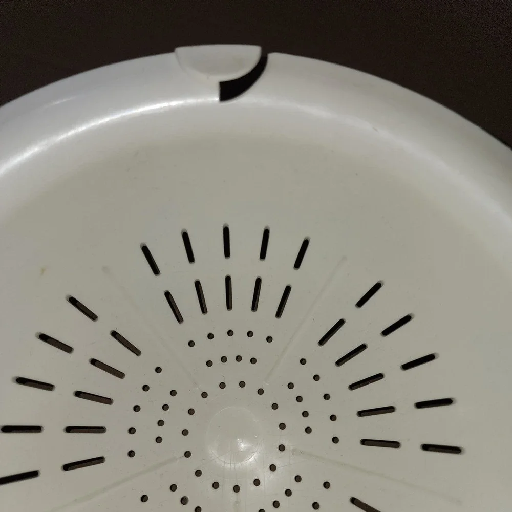 Tupperware Vintage White Plastic Handheld Colander Strainer with‎ Hook 1529-4